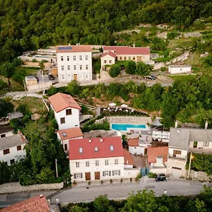 Boutique Mali Pariz Grižane
